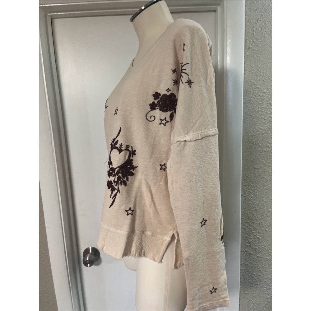 NWT distressed women’s embroidered sweater blouse by Caite Kyla Seo - Picture 7 of 16